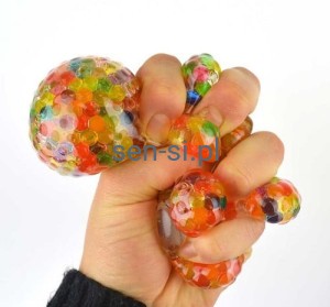 Gniotek - piłeczka z kuleczkami żelowymi